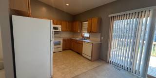 Spacious 3 bed / 2.5 bath Townhome in Millard Gallery 1