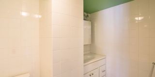 Beautiful Three Bedroom in Washington Square West Gallery 28