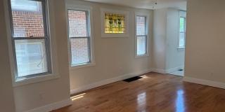 Great 1st Floor Duplex in Squirrel Hill! Available NOW! Gallery 12