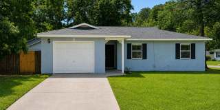 3 Bedroom | 2 Bathroom Home with Fenced Yard Gallery 1