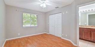 Move-In Ready! 2 BED/2.5 BATH END UNIT in Cypress Landing! Gallery 16