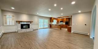 Stylish 3-Bedroom Remodel with Two Fireplaces and Mountain Views Gallery 9