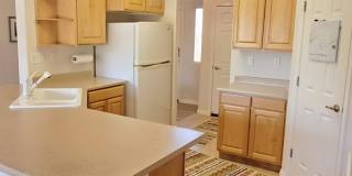 3 Bedroom, One Level Furnished Home in Emerald Ridge Gallery 13