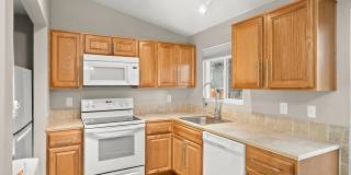 Renovated 2BD/1BA Duplex | Single-Level | Stoneridge – Tualatin Gallery 9