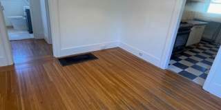 Great House in Oakland with a yard! 2 Beds, 1 Bath Gallery 25