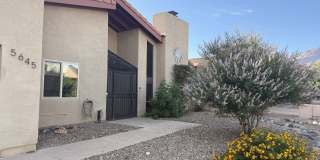 5645 North Camino De Las Estrellas Gallery 1