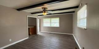 LARGE 4BR ONE LEVEL HOME WITH A GREAT FLOORPLAN.  TONS OF SPACE! Gallery 9