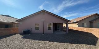3 bed 2 bath home in Huning Ranch! Gallery 16