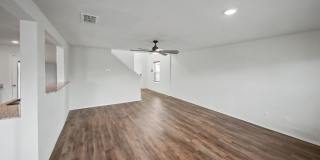 Open-Concept 3BR + Game Room Near Fort Sam & Randolph - Realtor Commission: $500 Gallery 12