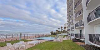 Spectacular Ocean front ground floor unit , just steps away from water and sand Gallery 1