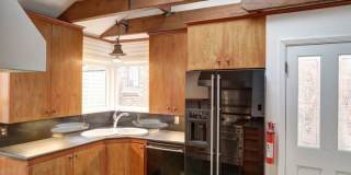 Unique Laurelhurst 3 Bedrooms with 2 Bathrooms Home Close to UW! Gallery 9