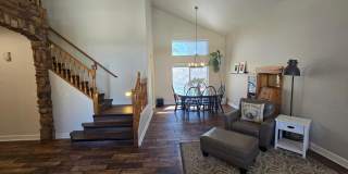 8213 W Quail Avenue Gallery 7