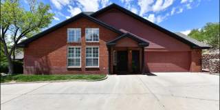 31 STRATFORD HALL Circle Gallery 6