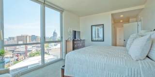 Ovation 309 Gallery 3