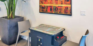 The Curve at Melrose Gallery 20