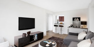 500 West Belmont Gallery 11