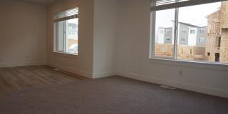 Layton Townhome 3 Bed 2.5 Bath Gallery 8