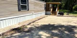 Sweet 2/2 Mobile Home in Grand Ridge w/ Lawn Maintenance & Monthly Pest Control Included Gallery 1
