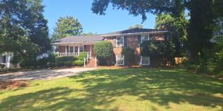 Magnificent Four Bedroom Home - Minutes Away from Numerous Attractions! Gallery 1