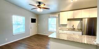 MOVE IN SPECIAL 2 Bedroom Duplex Available Near DOWNTOWN! Gallery 9