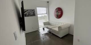 611 N Bronson Ave Gallery 17