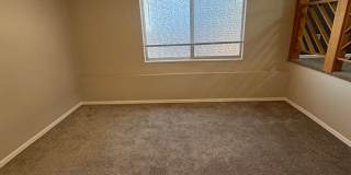 4 Bedroom Home in Villa Loma-Available NOW Gallery 12