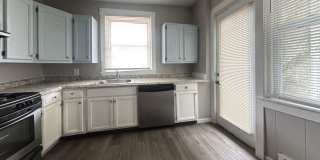 Cozy Modern Updated 3 Bedroom Townhome w/ Stainless Steel Gallery 18