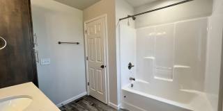 4 Bed | 2 Bath | 2 Stall Garage | Single Family Home Gallery 16