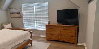 Beautiful 2BR (plus Loft) Furnished Home! Gallery 40