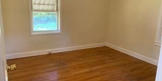 Cozy Two Bedroom Bungalow! Gallery 10