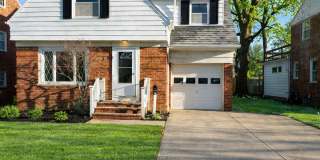 Updated 3-Bedroom Home in Lyndhurst Schools | Yard + Garage Gallery 1