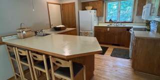 3 Bed, 2 Bath , 2 stall garage - Fenced in backyard Single Family Home in Northfield Gallery 1
