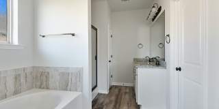 Two year old 3 bedroom available for Lease in Hunters Trace! Gallery 5