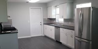 990 Butia Street Gallery 7