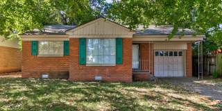 Charming 2-Bedroom Home with Spacious Backyard & Great Location Gallery 1
