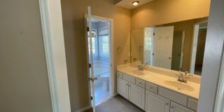 Room in 4 Bedroom Home at Daingerfield Dr Gallery 42