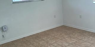 Spacious 2/1 duplex home in the Imperial Shores neighborhood Gallery 10