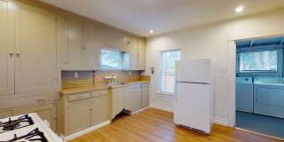 Charming Two Bedroom In the Heart of Downtown Kent ! Gallery 6