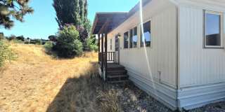 Cute 2-Bedroom & 2-Bathroom Single Family Home for Rent! Gallery 1