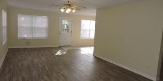 Centrally located with easy access to bases & shopping! Gallery 4