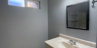 2400 S 15th Street Gallery 11