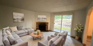 1/2 Off First Full Month's Rent! Lower Level 2 Bedroom 1 Bathroom Apartment Gallery 4