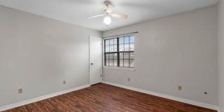 Cobblestone Townhouse - End unit close to parking Gallery 29