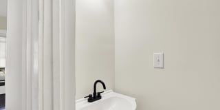 626 North Riley Avenue Gallery 1