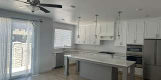 Beautiful town home for rent. Gallery 1