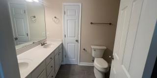 Room in 2 Bedroom Home at Claret Ln Gallery 3