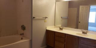 Huge 4 bed 2.5 bath house newly renovated Gallery 1