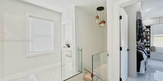 927 Southwest 18th Avenue Gallery 9