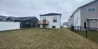 3-Bed, 3-Bath Single Family Home in Moorhead! Gallery 1