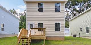 Spacious 4-Bedroom Townhome Gallery 21